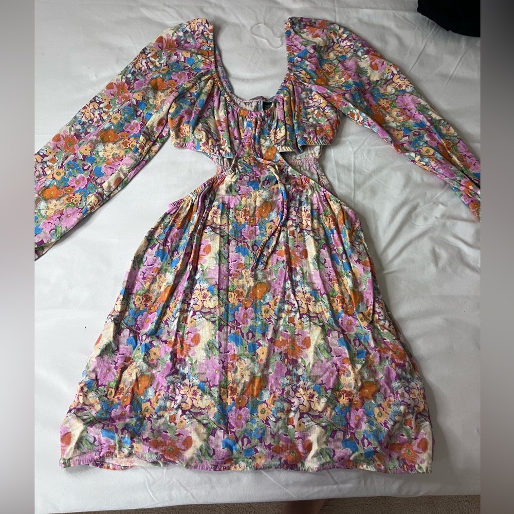 Cute floral dress cut out on sides